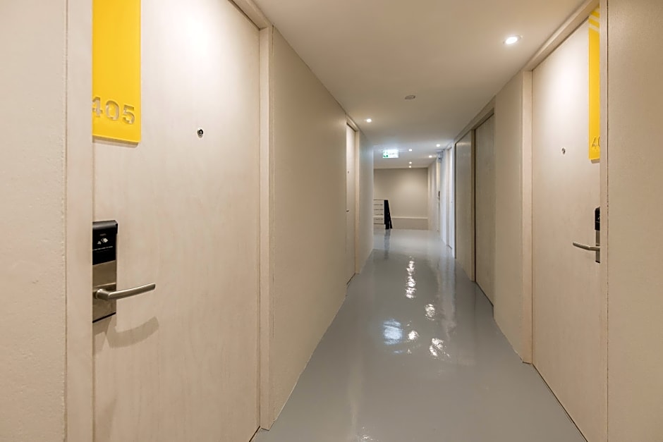 YELLO ROOMS Victory Monument