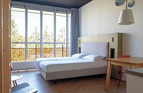 Medium Room