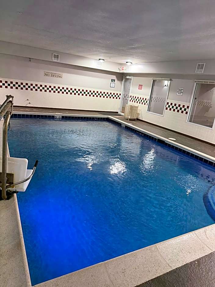 Country Inn & Suites by Radisson, Elgin, IL