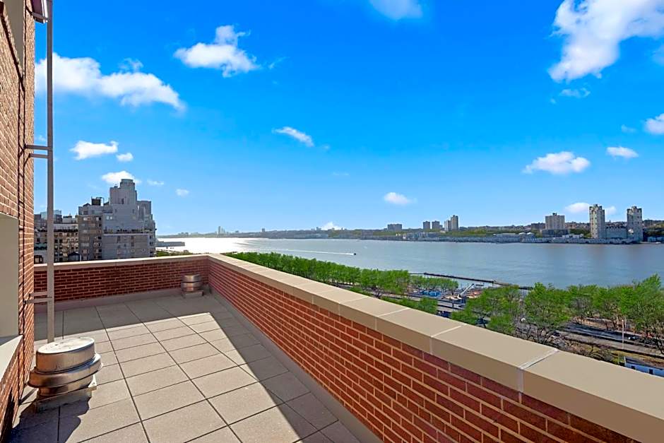Riverside Tower Hotel
