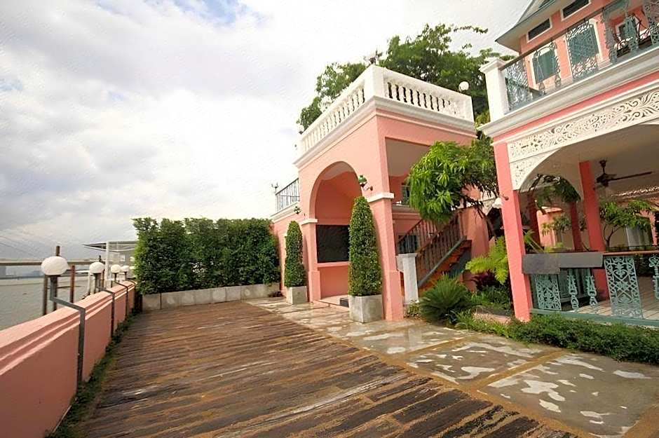 Hiranyakul House Riverside