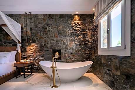 Dreamy Honeymoon Suite with Sea View Outdoor Jacuzzi