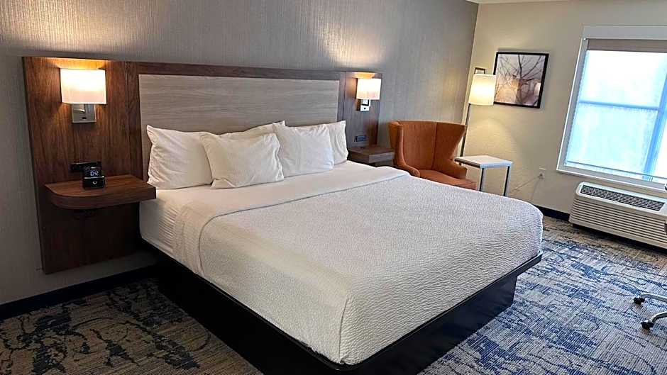 La Quinta Inn & Suites by Wyndham Milwaukee South West New Berlin