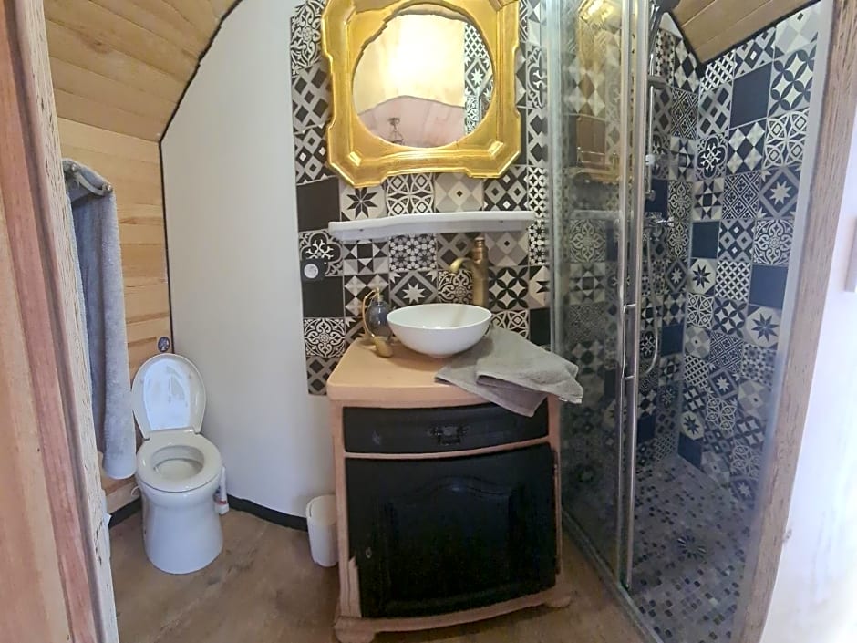 La roulotte au coeur du maquis