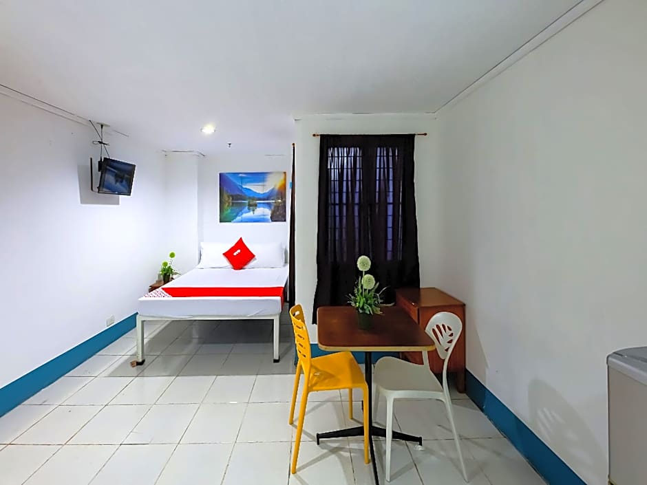 OYO 809 Crowne One Condo