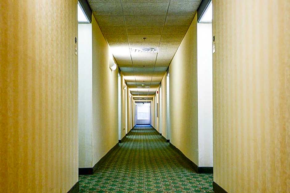 Greystone Inn & Suites