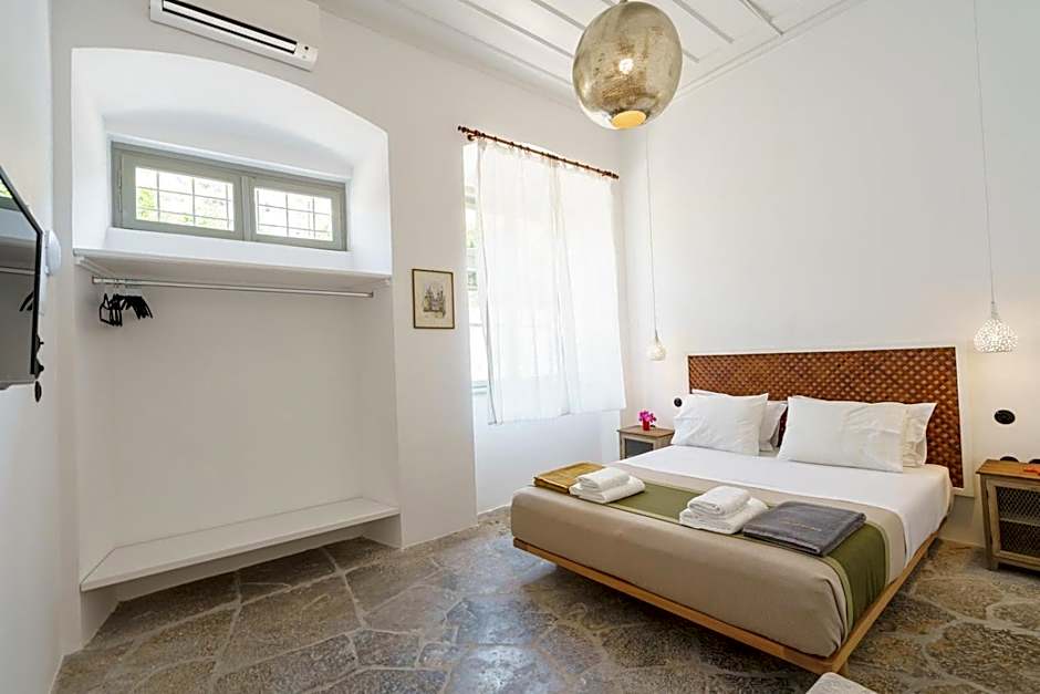 LIVIN Hydra Garden Suite