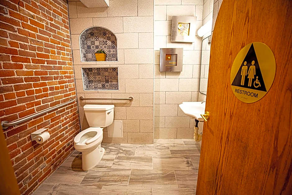 Social Stays - Santa Barbara's FIRST hostel on State Street