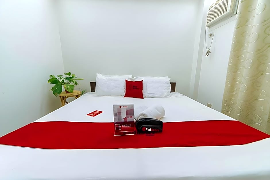 RedDoorz @ Ledesco Avenue Lapaz Iloilo