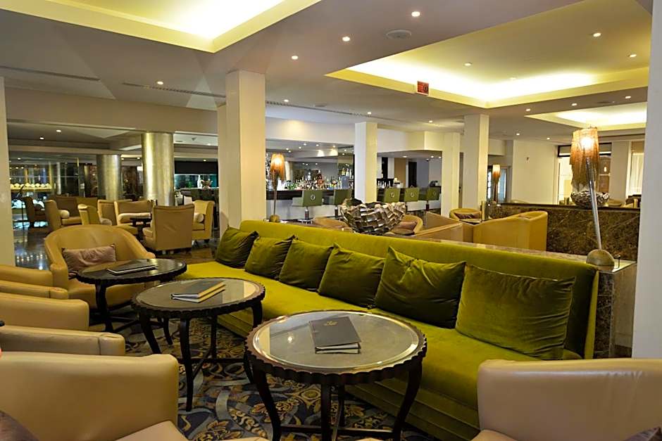 Adams Beach Hotel & Spa