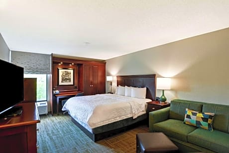King Room with Sofa Bed and Study - Non-Smoking