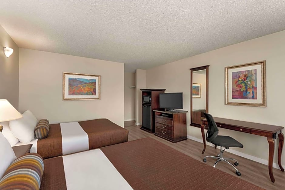 Travelodge by Wyndham Abbotsford Bakerview