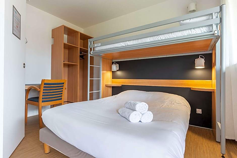 Photo 1 of 5 of Standard 1 Double Bed and 2 Twin Beds
