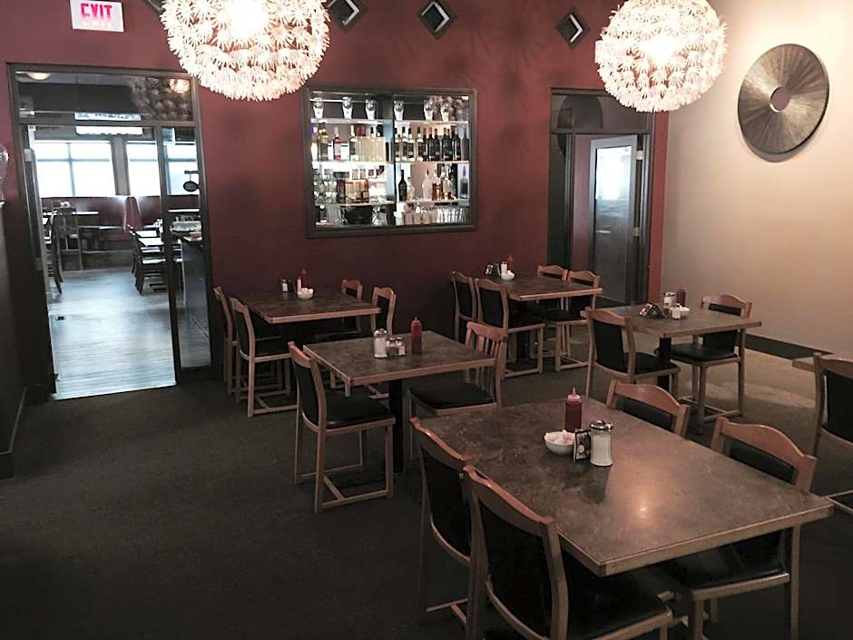 121 Steakhouse & Motel