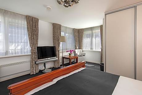 Cottage with Garden View