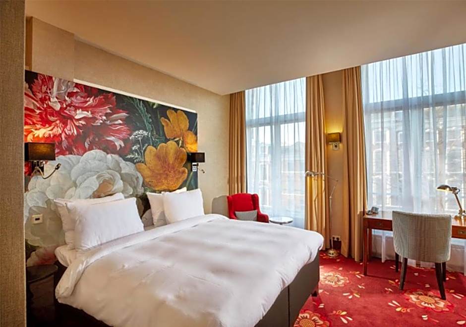 Carlton Ambassador Hotel