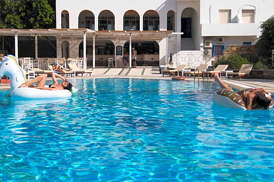 Armadoros Hotel / Ios Backpackers