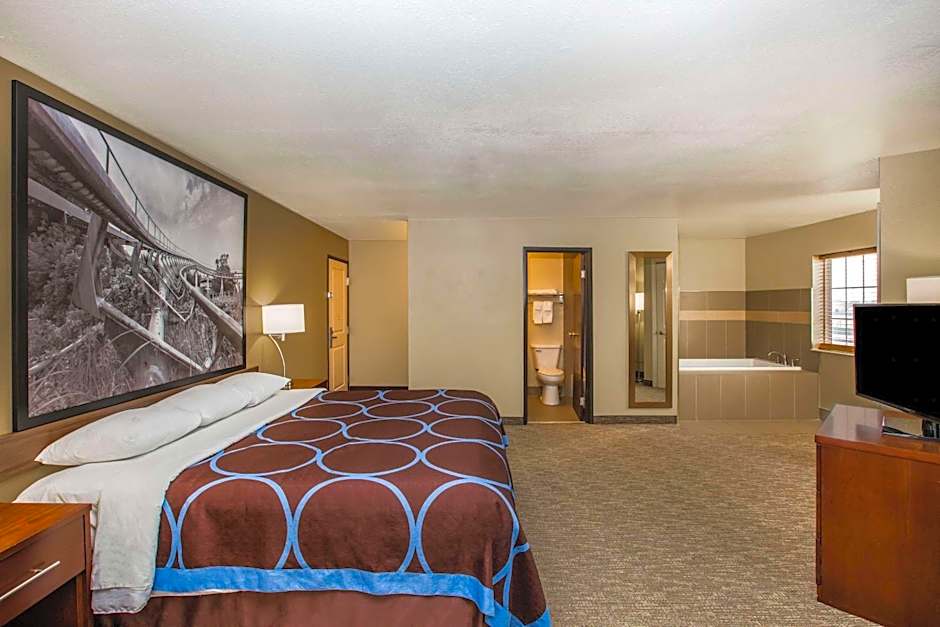 Super 8 by Wyndham Altoona