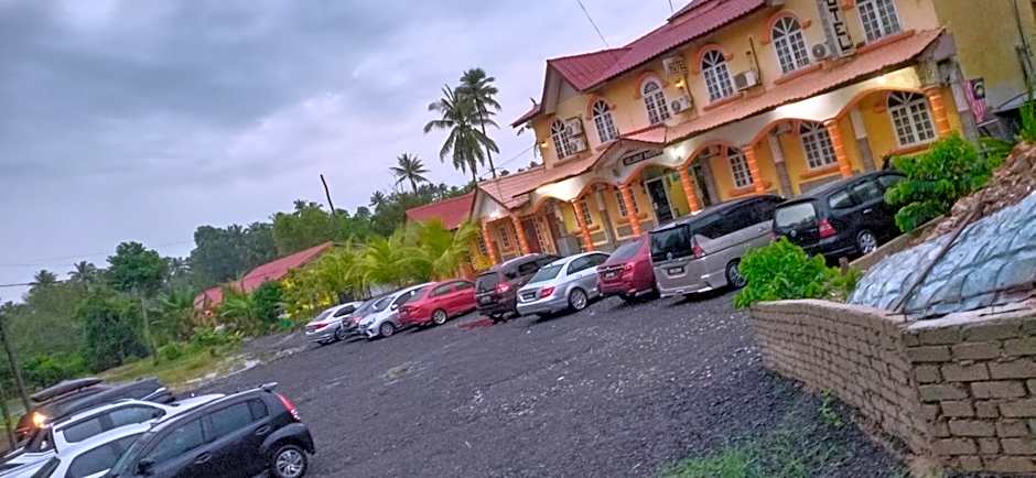 RAZ HOTEL PANTAI PERANGINAN KELULUT