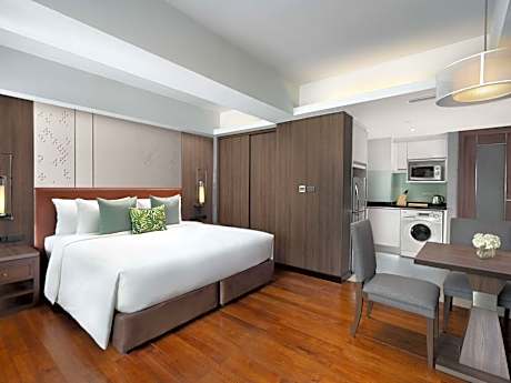 Comfort King Studio with Sofa Bed