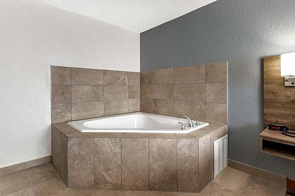 Quality Inn & Suites Sulphur Springs