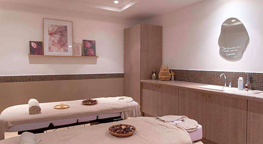Zenitude Hotel la Valadiere, an Ascend Collection Hotel