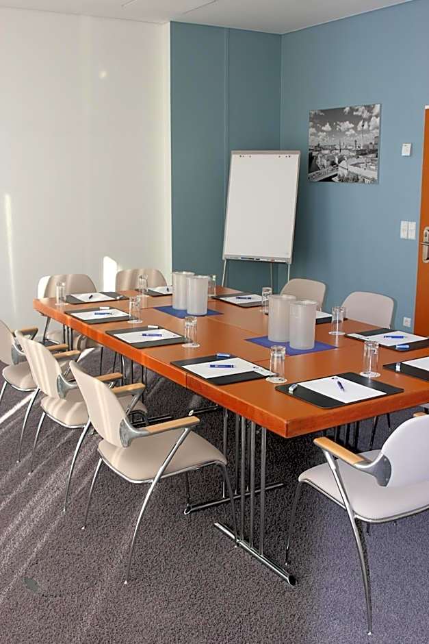 Globana Airport Hotel