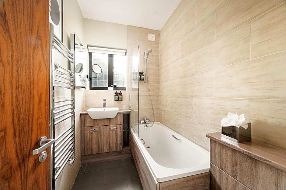 voco Lythe Hill Hotel Spa By IHG