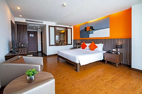 Deluxe City View King Room