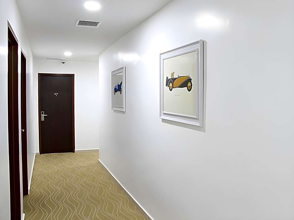 Peach Hill Hotel & Cafe