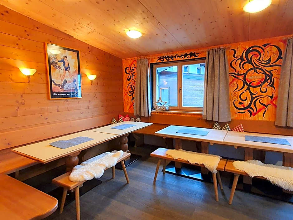 Alpking Hostel