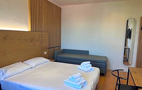 Apartment with One Queen Bed and One Single Bed - Annex Building/Non-Smoking