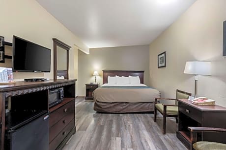 1 King Bed, Nonsmoking