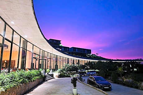 Vigolando Van Ho Resort & Restaurant