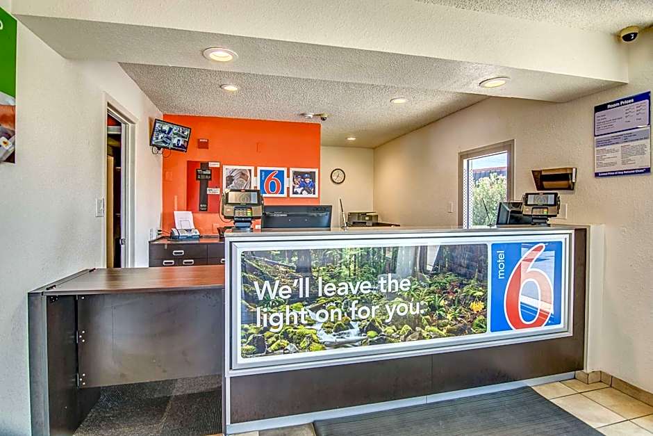 Motel 6-Stockton, CA - Charter Way West