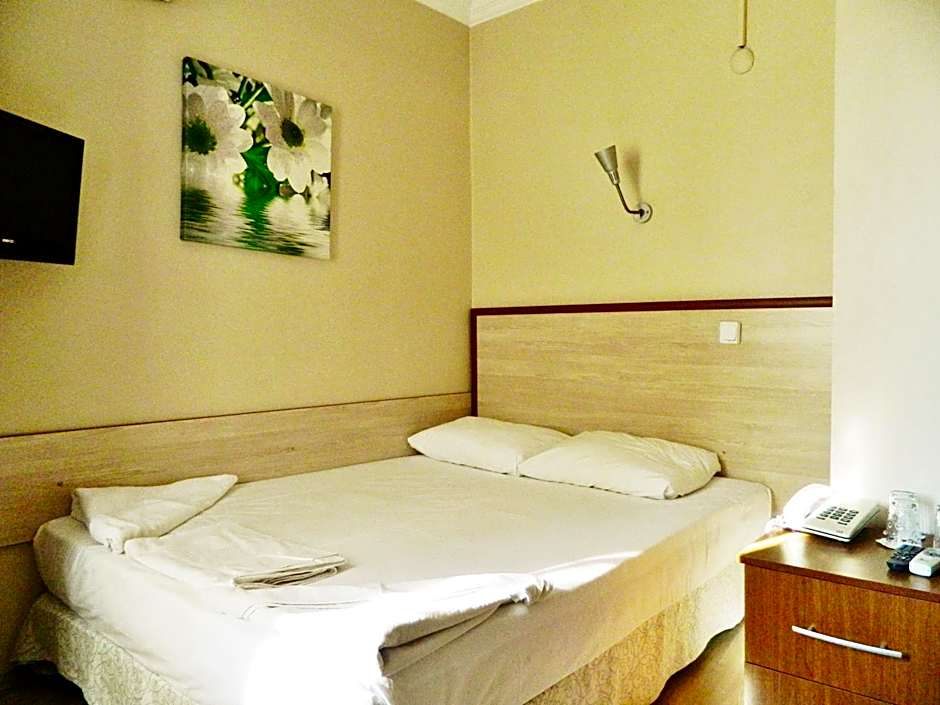Hotel Crowded House