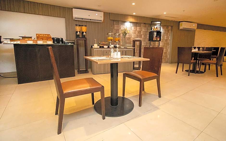 Ramada Panama Centro via Argentina