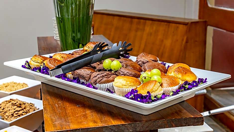 Hotel Numbi and Garden Suites