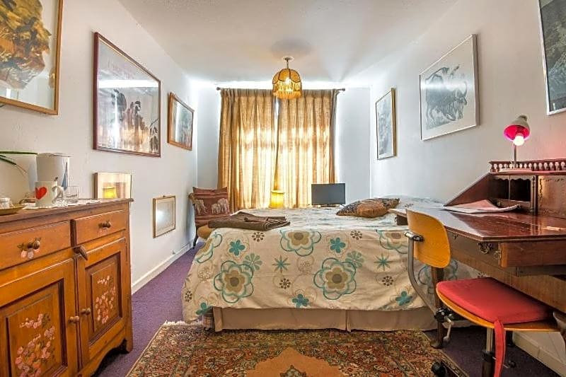 Chiswick Riviera with free parking