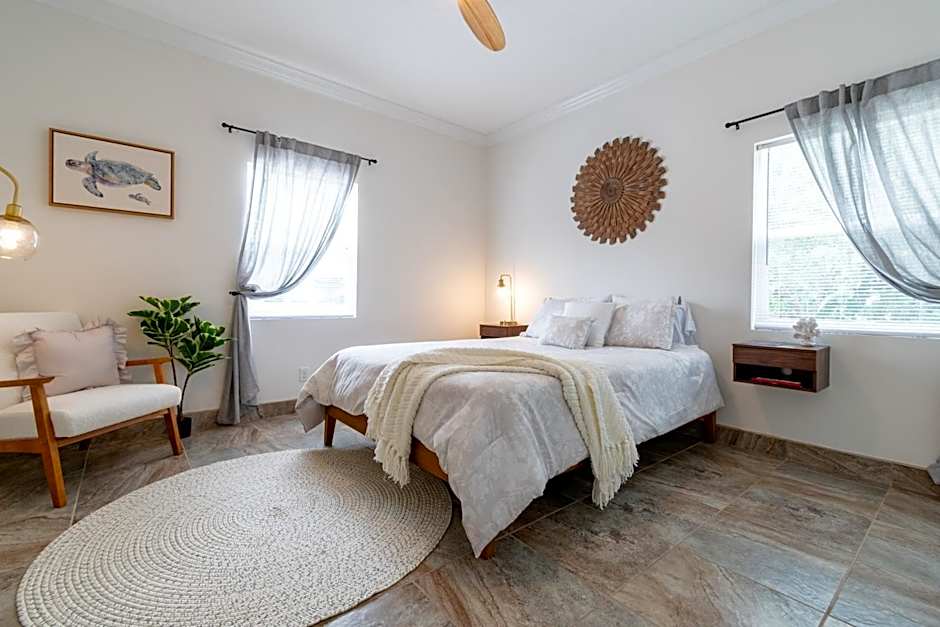 SōLE Suite #1-2 min to BEACH-Patio & Courtyard