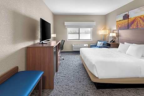 1 King Bed Nonsmoking Accessible