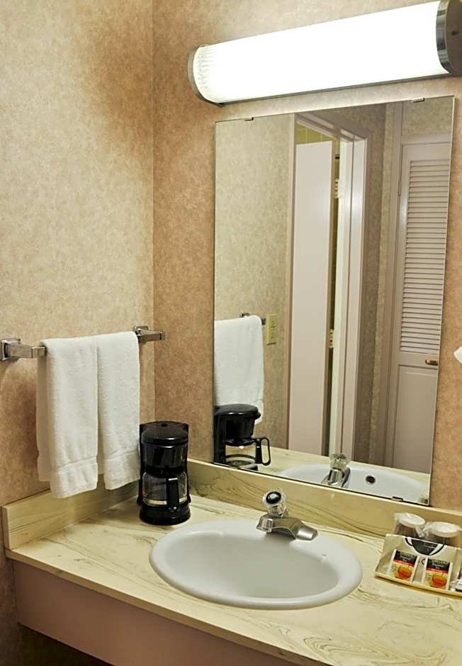 Piccadilly Inn Airport