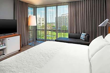 Premium Deluxe King Room