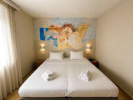 One-Bedroom Apartment with Garden View