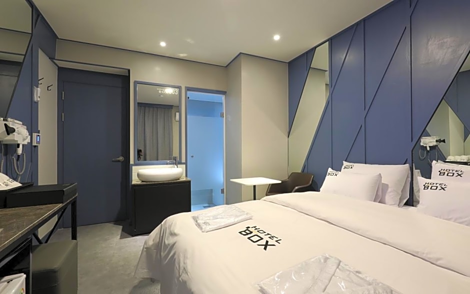 Box Hotel