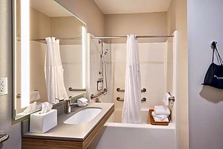 One-Bedroom Queen Suite - Disability Access Hearing Accessible