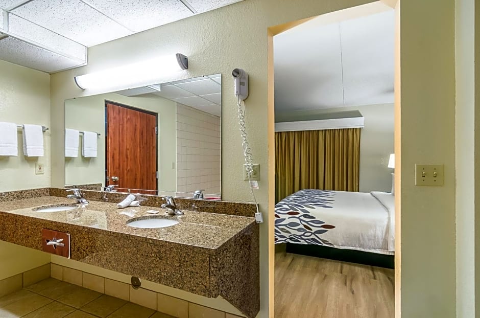 Red Roof Inn & Conference Center Wichita Airport