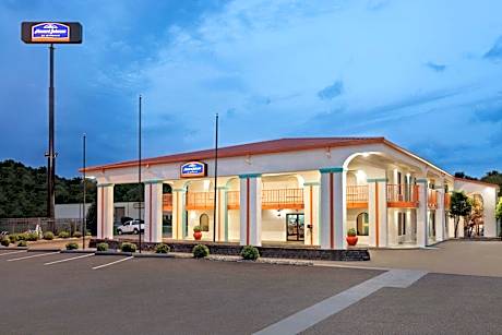 Howard Johnson by Wyndham Chattanooga Lookout Mountain I-24