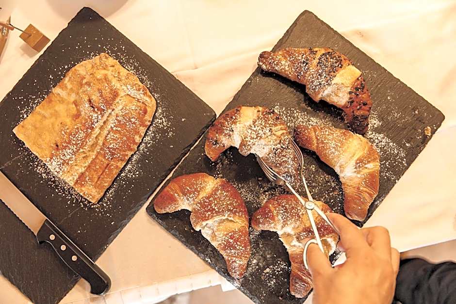 Hotel Al Bivio - Pizzeria, Pool & Sauna