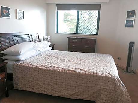 2 Bedroom Ground floor apartment with Garden view(Free WIFI)